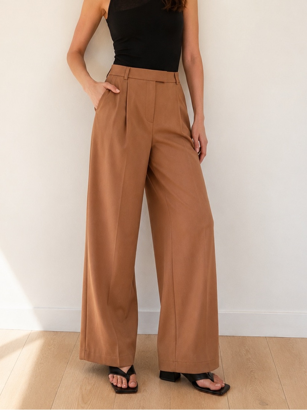 Marcella NYC NWT Tan Pleated Wide Leg Trousers